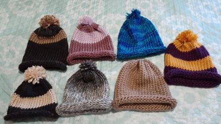 Estoy vendiendo estas gorras hechas a mano muy bonitas, ago de diferentes colores