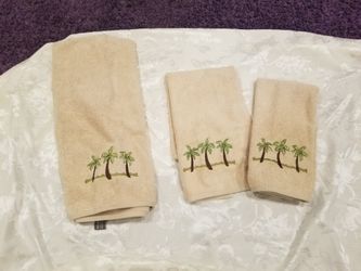 3 Fashion Embroidery Bath Towels