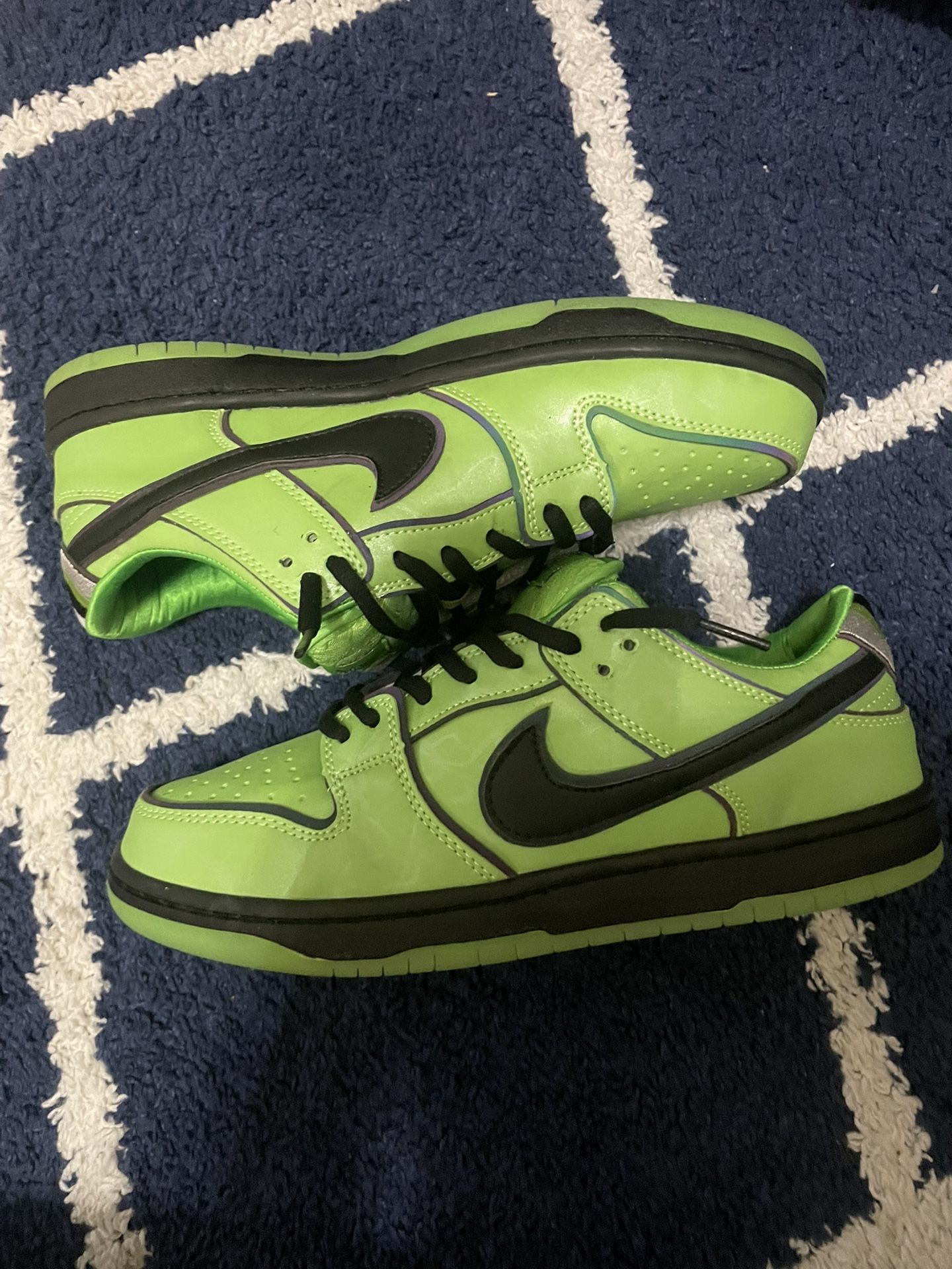 Nike SB Dunk Low SIZE 10 ( Buttercup)