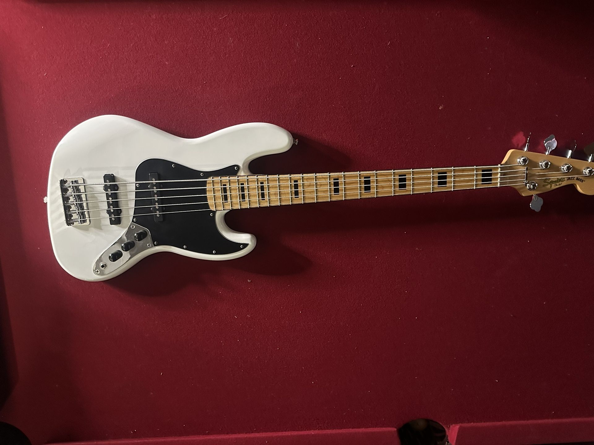 Squier jazz bass 