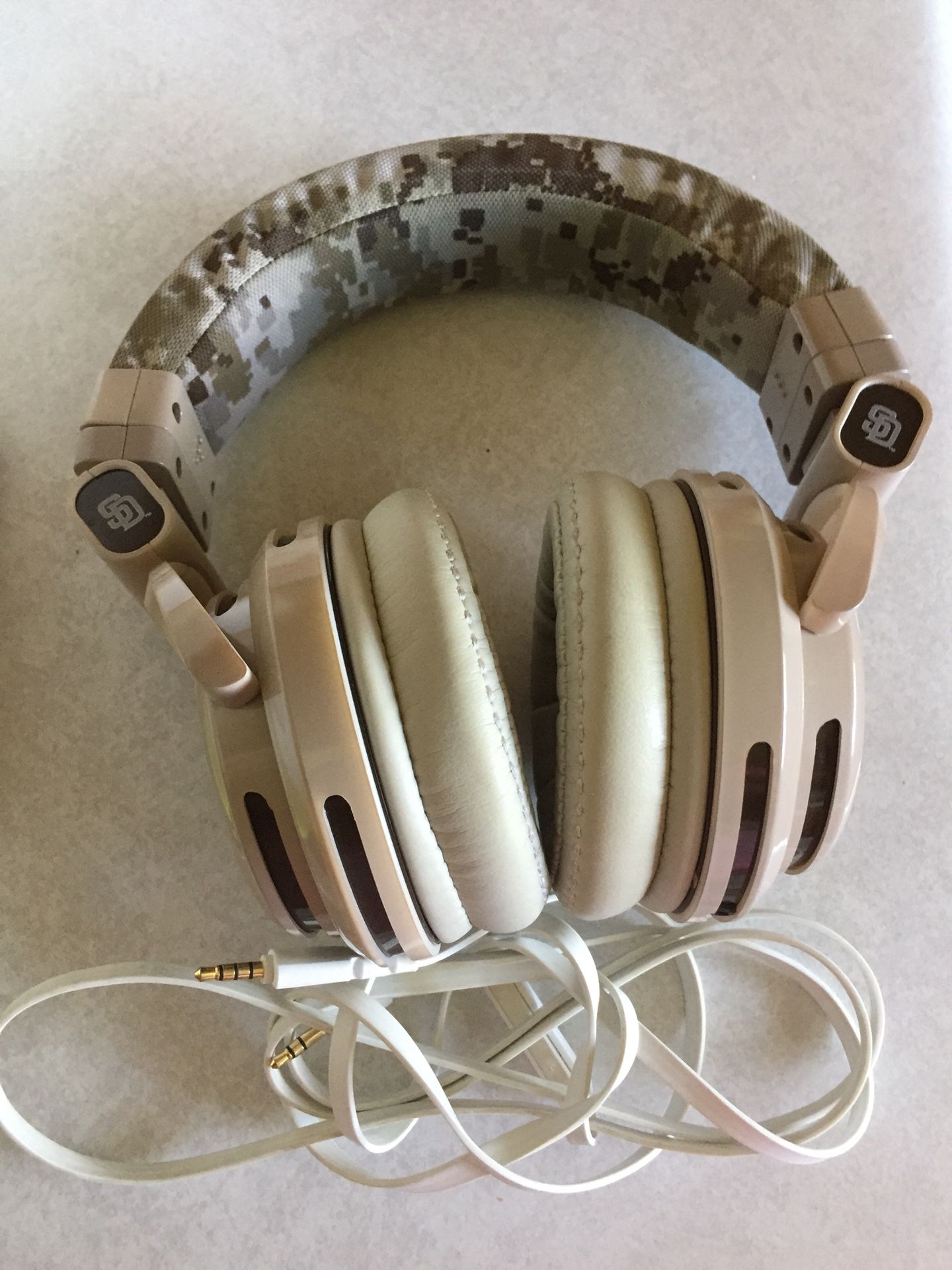 COLLECTORS! BIGR AUDIO SAN DIEGO PADRES HEADPHONES
