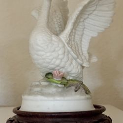 Stunning FIGURINE  - Like Brand New, Perfect Shape