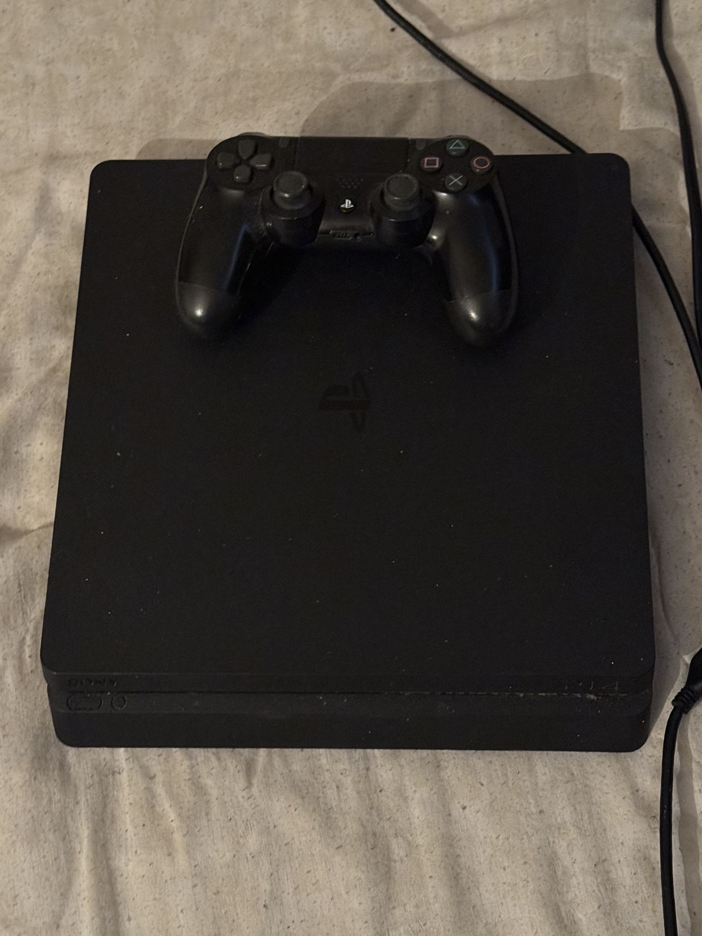 Play Station 4 (Slim)