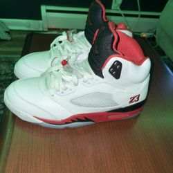 Air Jordan 5 Retro 'Fire Red' 2025