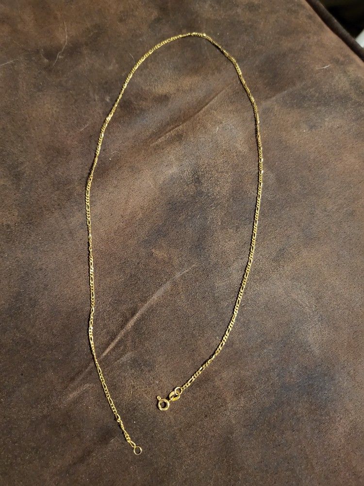 20" figgaro 14k gold chain 2.8 Grams size is in the photos it is solid not hollow
