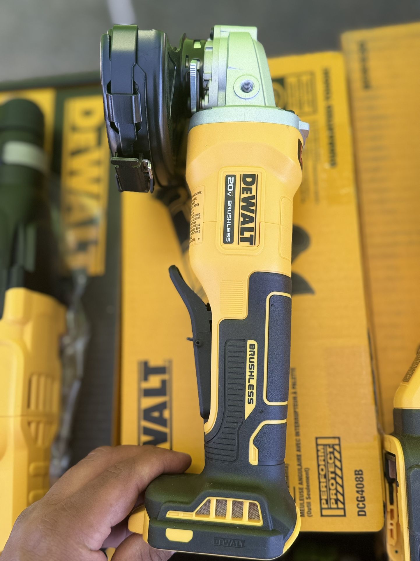 DEWALT Angle grinder