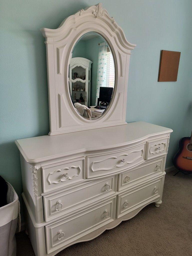 White Princess Dresser And Mirror