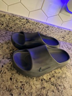 Nike Calm slides