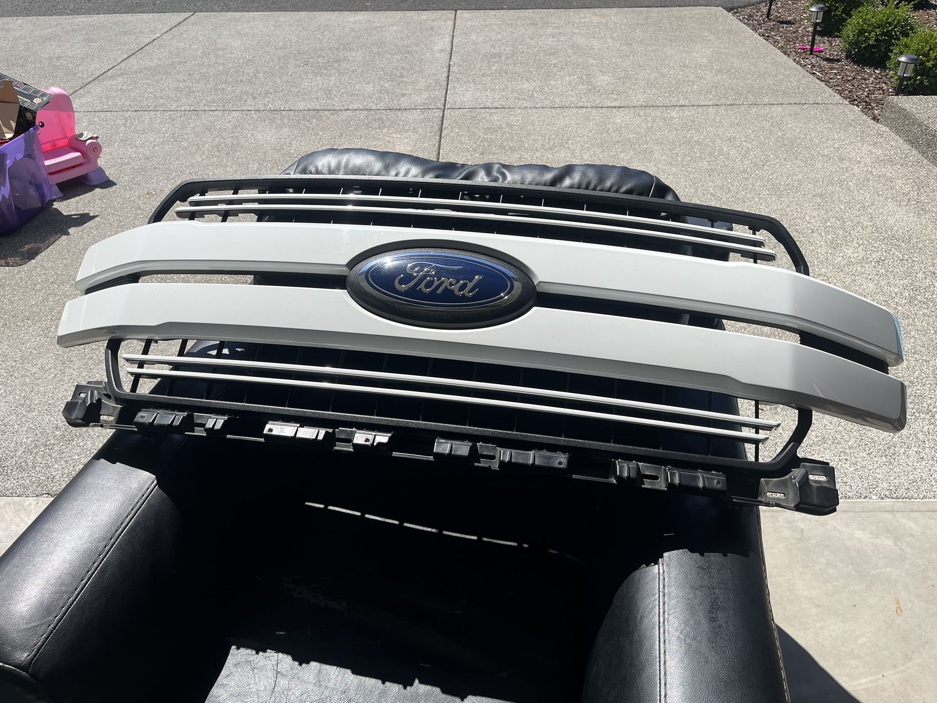 2018 - 2020 F150 OEM Grill With Emblem
