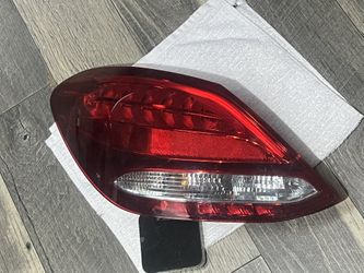 2015-2018 W205 C300 MERCEDES BENZ LEFT DRIVER SIDE REAR TAIL LIGHT LAMP HALOGEN TYPE OEM NICE SHAPE 