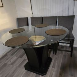 Round Dinning table with Chairs