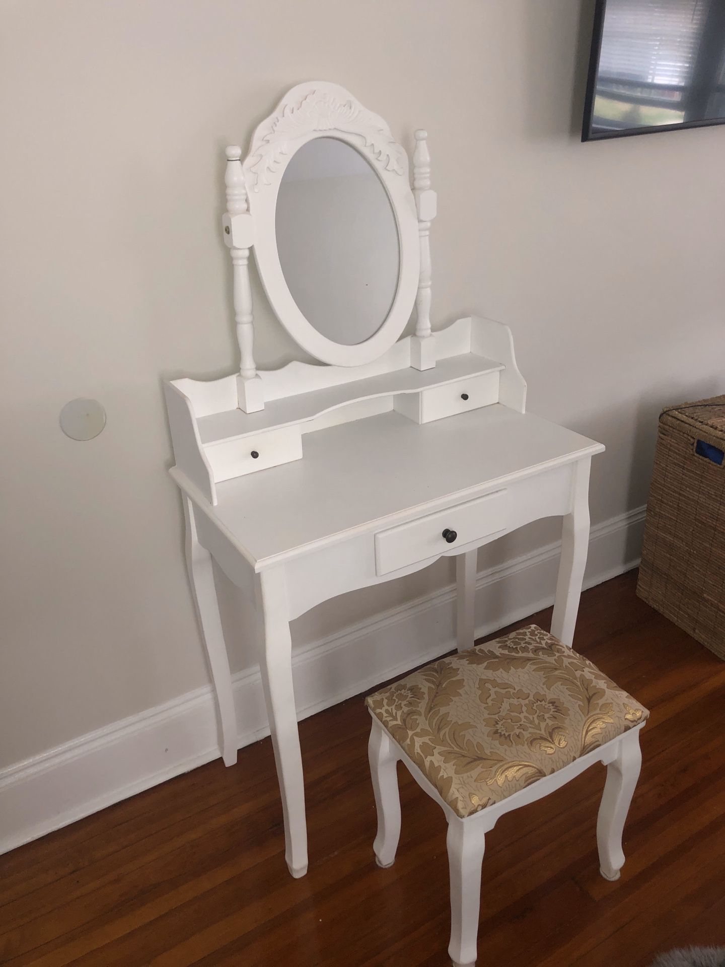 Makeup vanity and stool