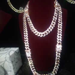 Rare Rose 🌹🥀Gold Millionaire Executive Rapper Heavy Resizable Watch Long Lasting Lab Diamond Two 16" Short choker & One Long 26" Chain Set 