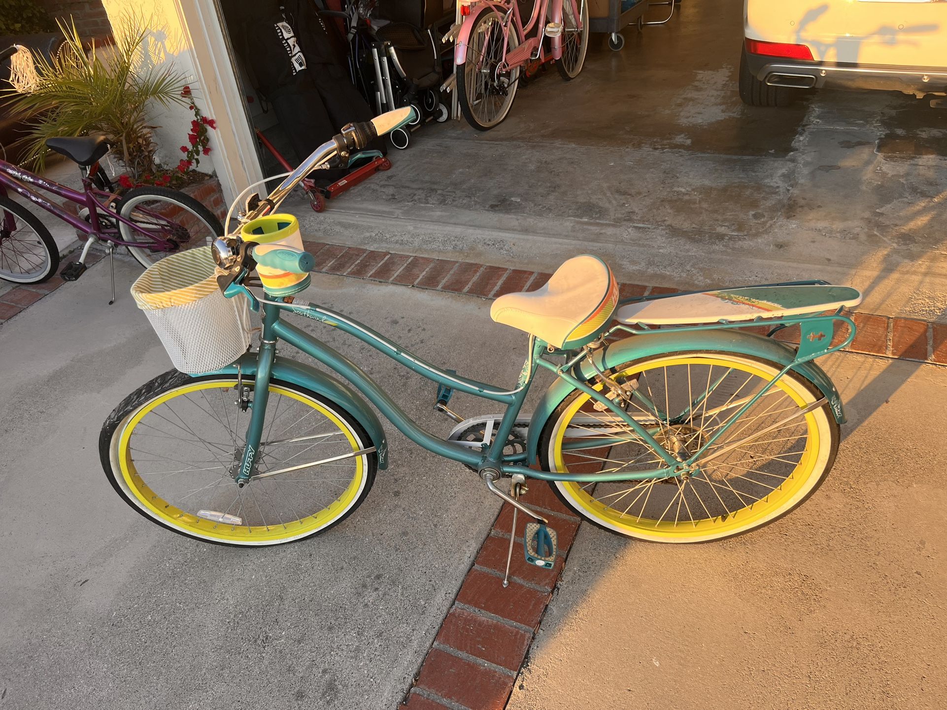 Huffy Women’s Southwind Cruiser 26” beach Bike