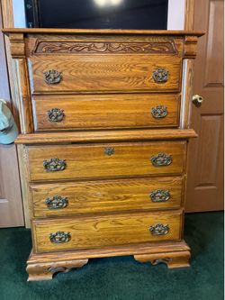 Queen bed with matching dressers