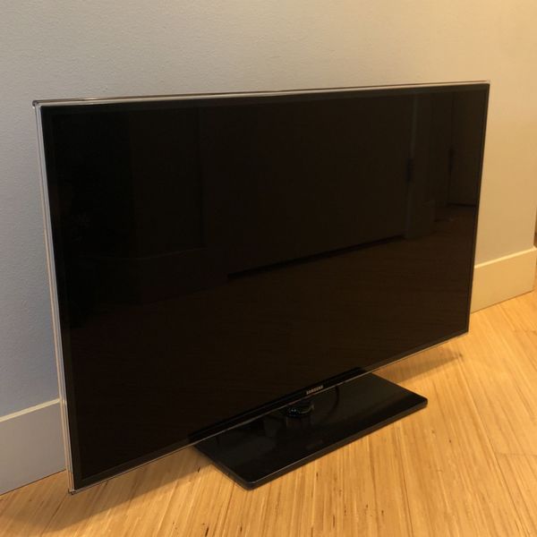 Free 45” Samsung TV With Dead Pixels Causing Lines On Screen for Sale