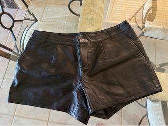 25% OFF HALOGEN • SHORTS Women • Size 8 • Like new