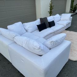 Authentic Cloud Couch In Excellent Condition - FREE DELIVERY 🚛