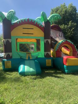 Bounce House With Slide