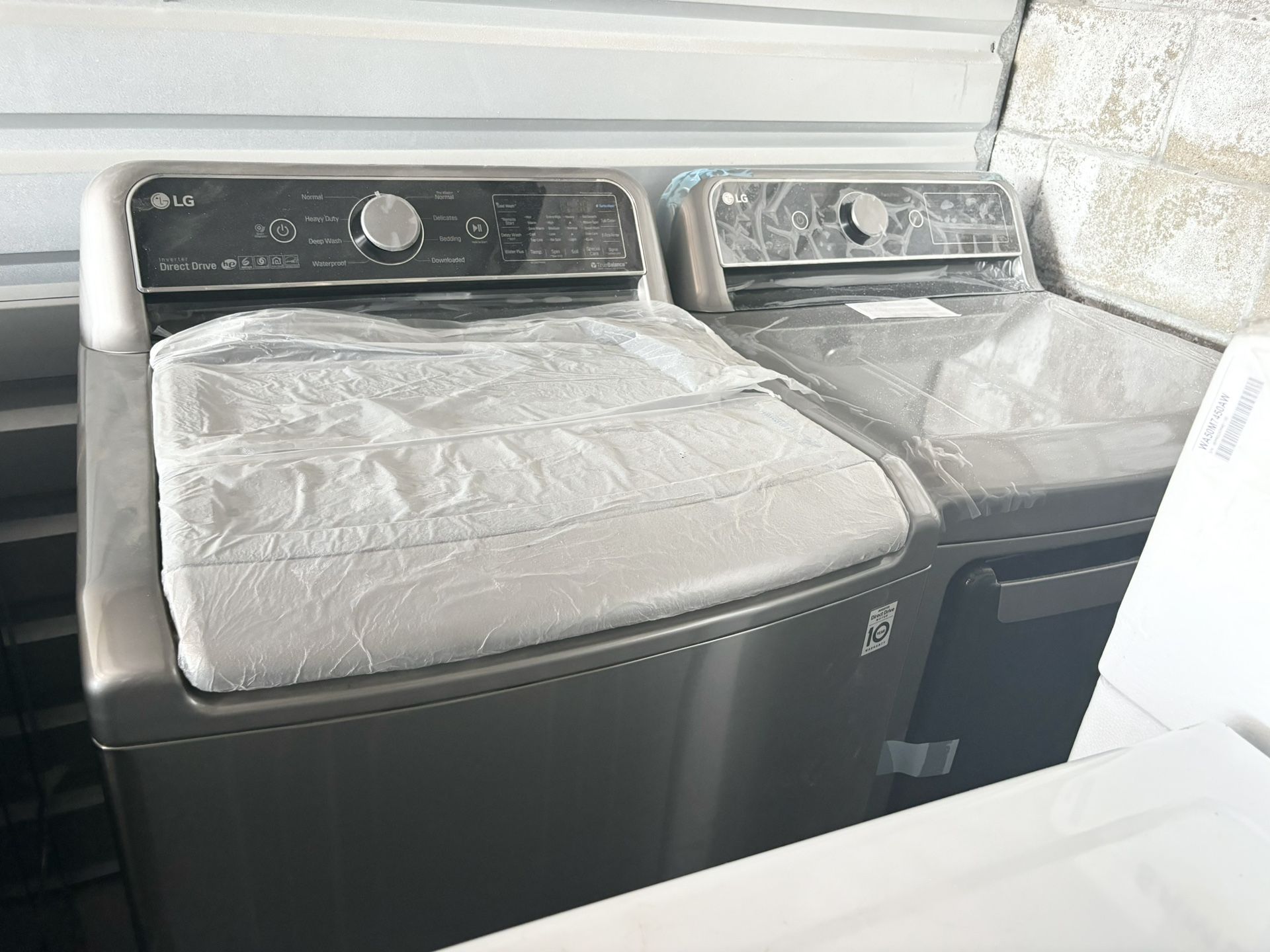 Brand New Out LGLG High Efficiency Smart Washer/Smart Gas Dryer With Sensor