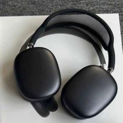 AirPod Max Midnight Black USB-C Charging Port