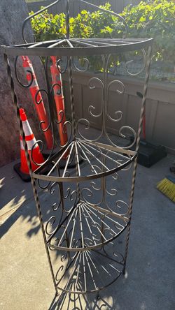 Metal pot stand