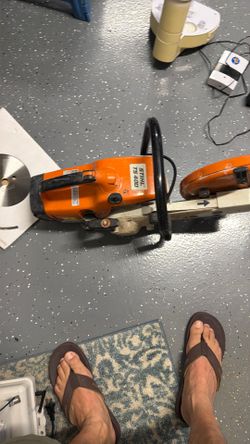 Concrete saw