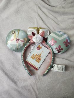 Minnie Mouse Ears Main Attraction, King Arthur Arthur’s Carousel NWT