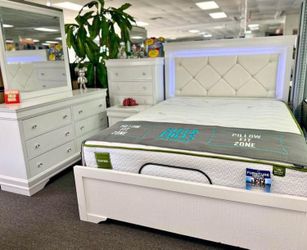 Vendo Set De Cuarto King Totalmente Nuevo En Caja Excelente Opción Para Terminar El Año 