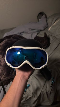 snowboard/ski Helmet + goggles