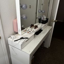 Vanity Impression Mirror 