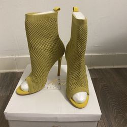 Knitted Booties (heels)