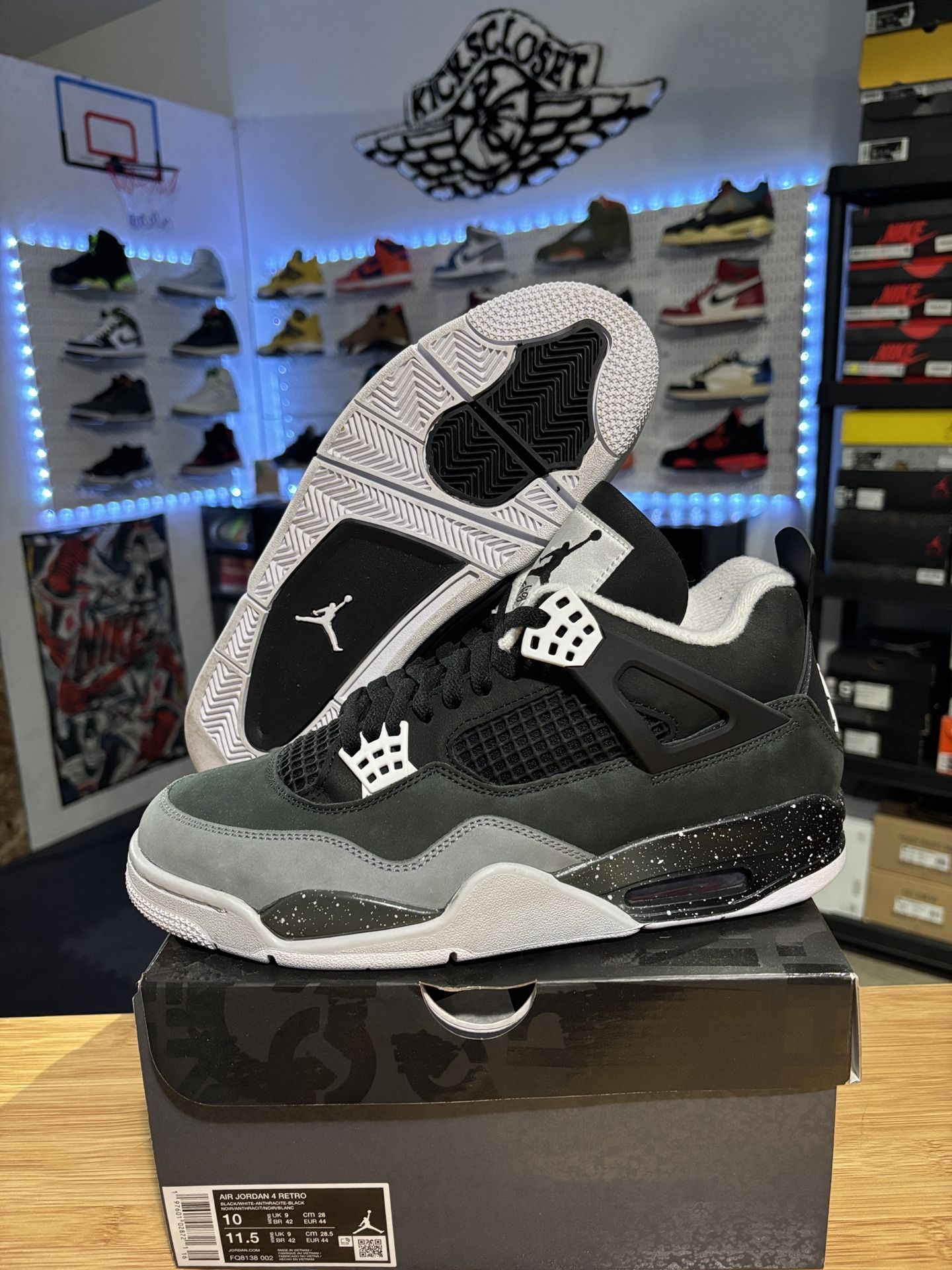AIR JORDAN 4 RETRO “FEAR” SIZE 10