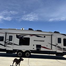 37 ‘ Toy Hauler
