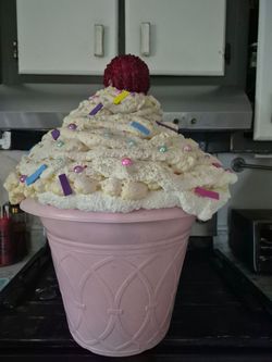 2 Big ice cream for decoration