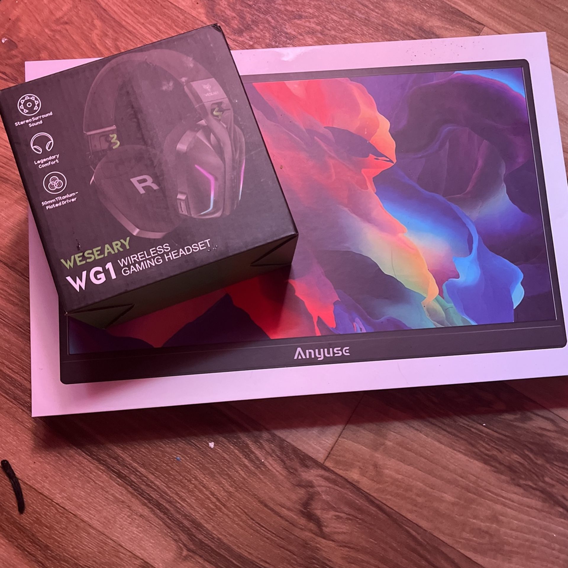 Portable Monitor & Wireless Gaming Headset