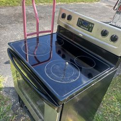 Stove Whirpool . Price Including Delivery