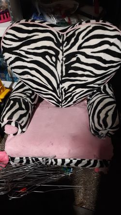 Kids seat has tore lace on the bottom