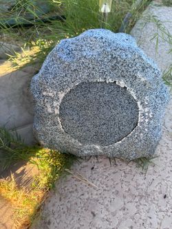 Outdoor wired rock speaker