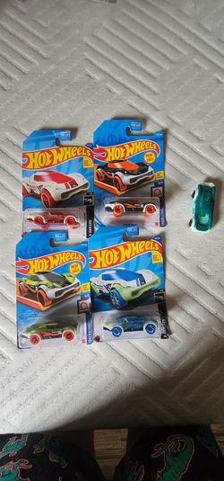 Hotwheels trackstars and x racers