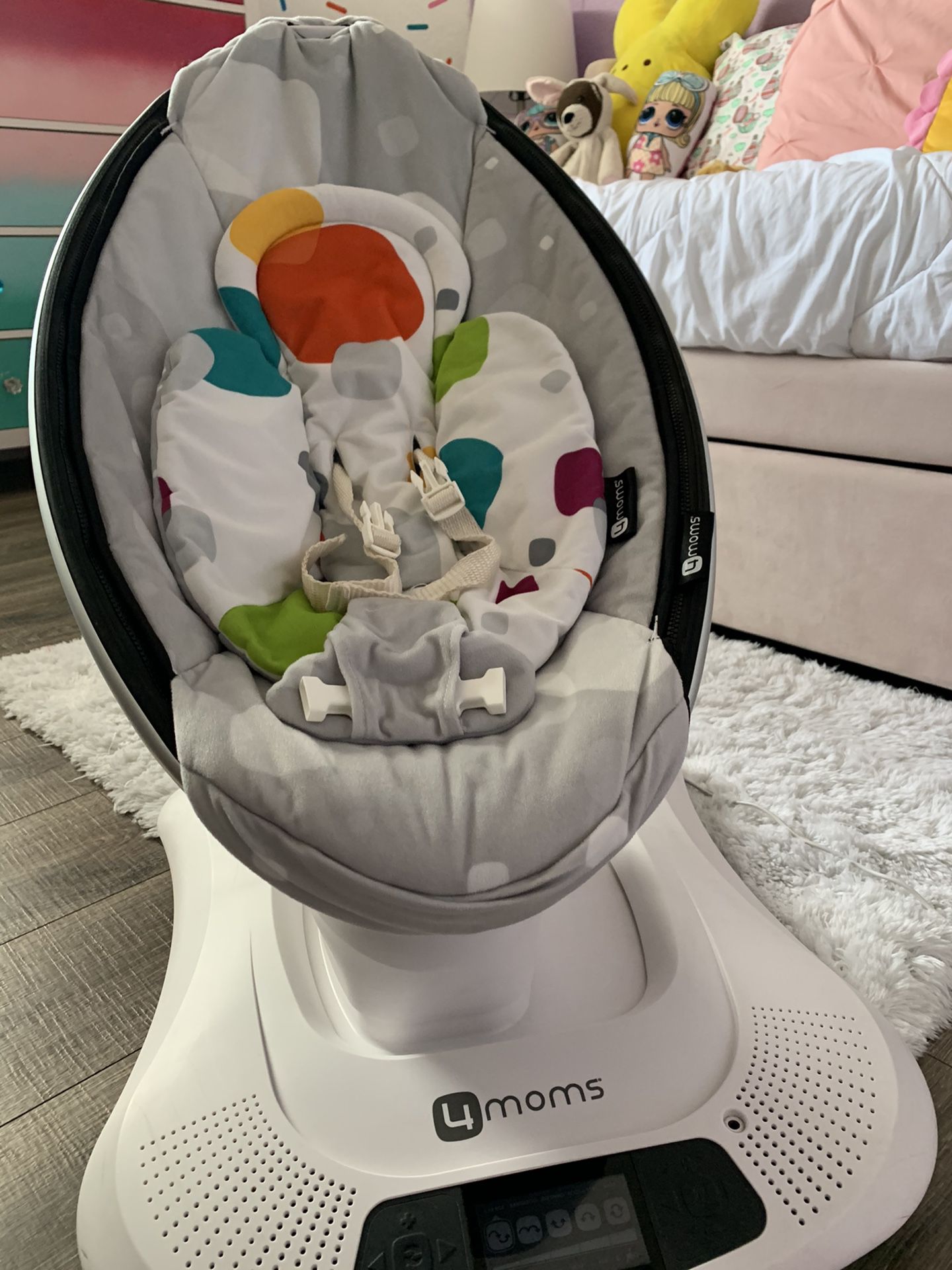 Mamaroo 4 - 4 moms baby swing DISCOUNTED PRICE FOR NO MOBILE