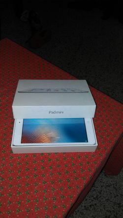 IPad mini A1432 16gb small crack works perfect **check pictures before replying ***