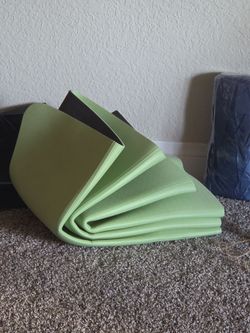 Foldable yoga mat