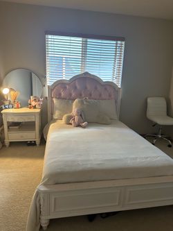 Full size bed