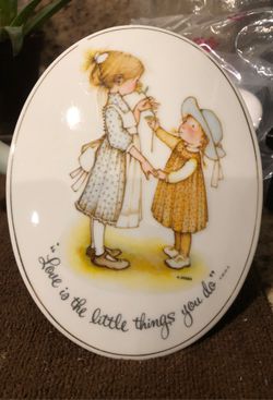 Holly Hobbie ceramic wall decor