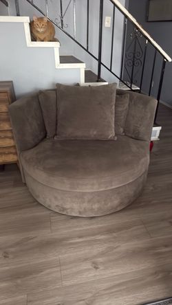 Round couch