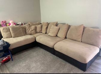SECTIONAL COUCH