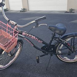 Greenland Bike Black with pink flowers.  Not sure size, but I'm 5'1"