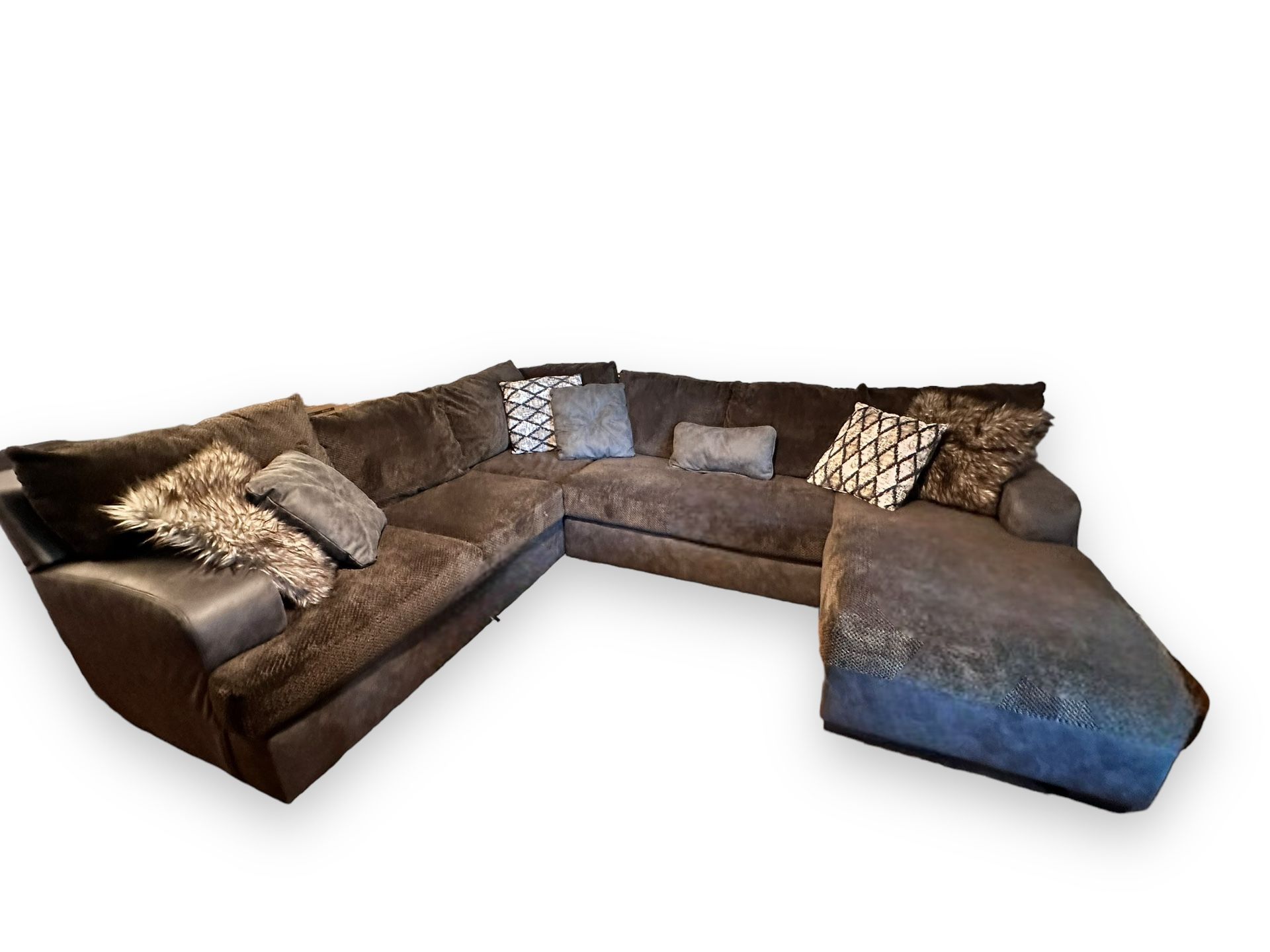 Brown Sectional Couch With Pillows 