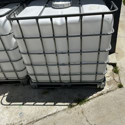 250 Gallon Water Tanks